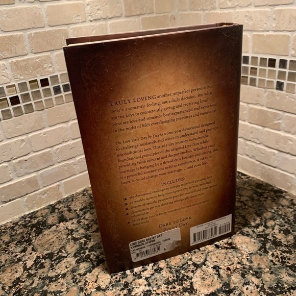 The Love Dare Day by Day: A Year of Devotions for Couples [Hardcover] Kendrick, - Picture 4 of 6
